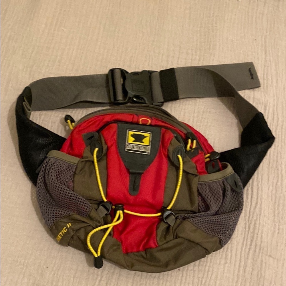 MOUNTAINSMITH Red and Gray Waist Pack.